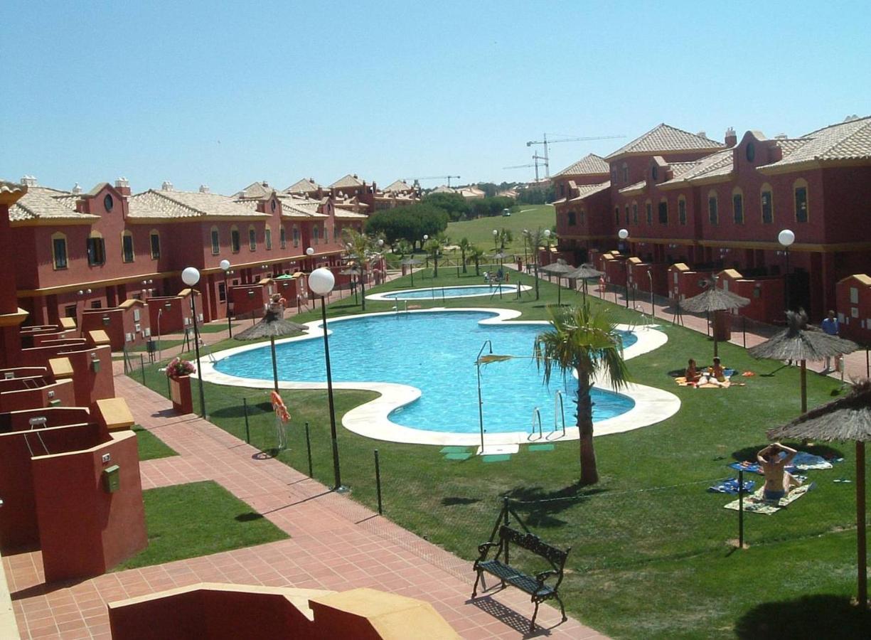 Olhando Um Campo De Golf Islantilla Exterior photo