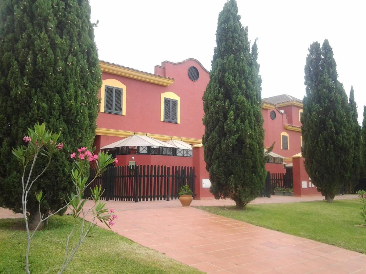 Olhando Um Campo De Golf Islantilla Exterior photo